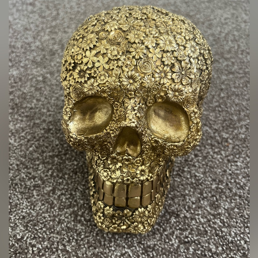 Gold Skull Decoration